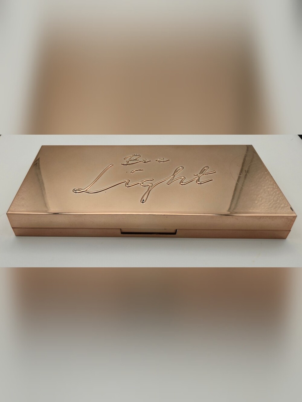 NEW BECCA Be A Light Face Palette - Light to Medium (Unused, Unboxed)